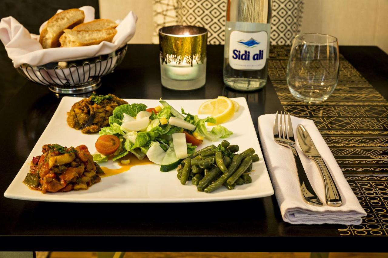 Suite Azur Hotel Esauira Exterior foto A selection of Moroccan cuisine