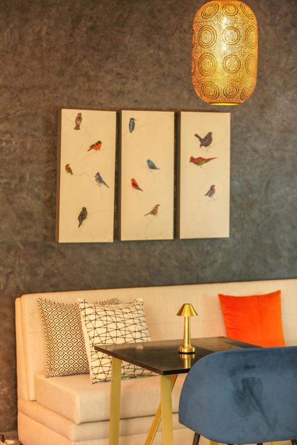 Suite Azur Hotel Esauira Exterior foto A set of three paintings by the artist