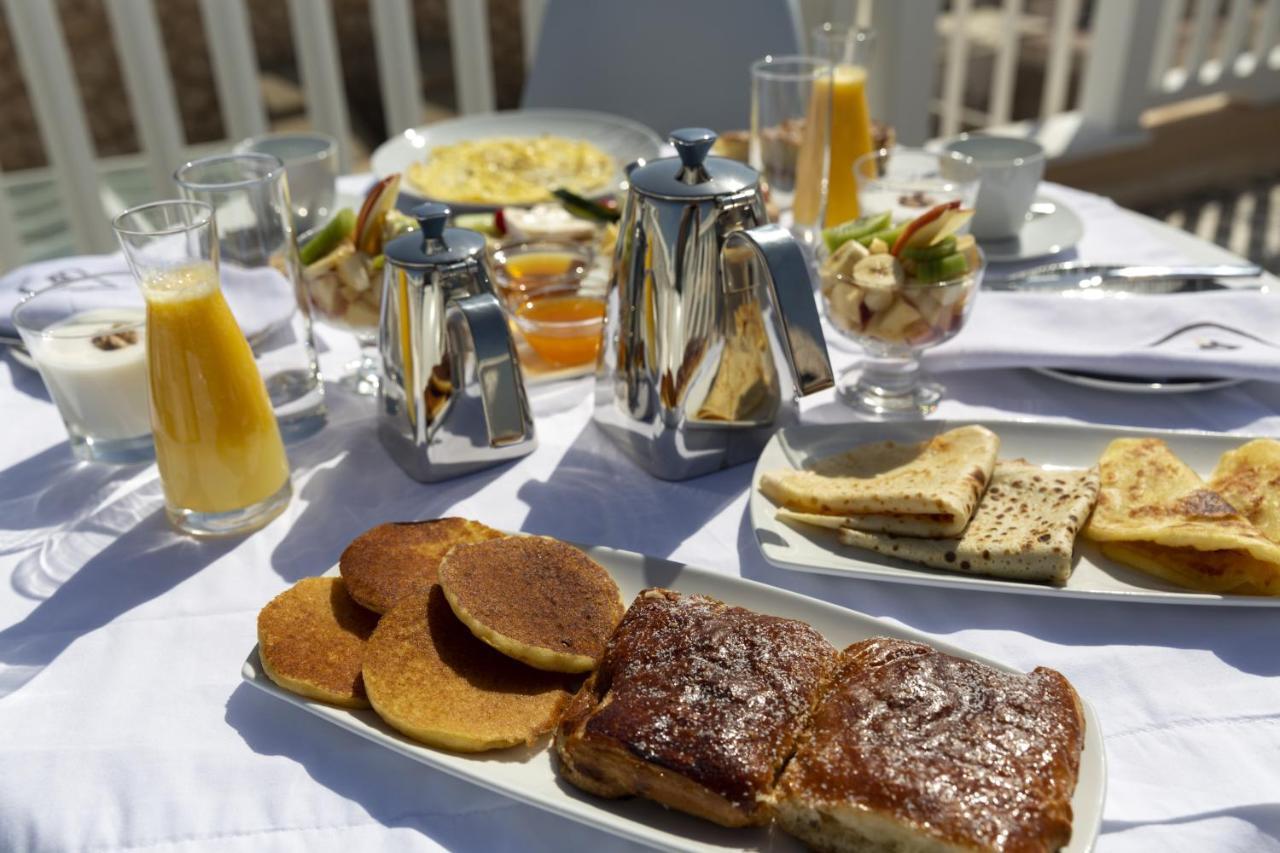 Suite Azur Hotel Esauira Exterior foto A breakfast buffet