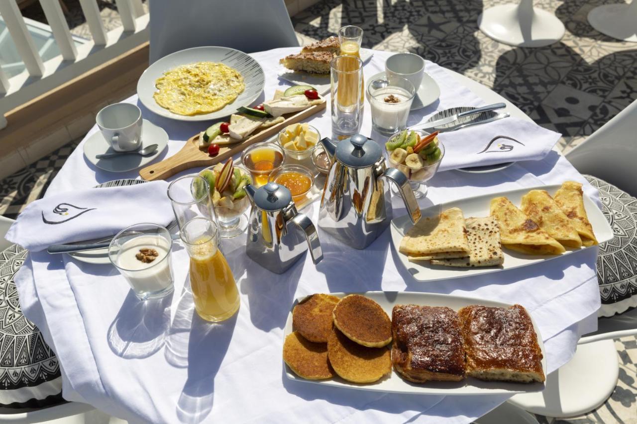 Suite Azur Hotel Esauira Exterior foto A typical breakfast